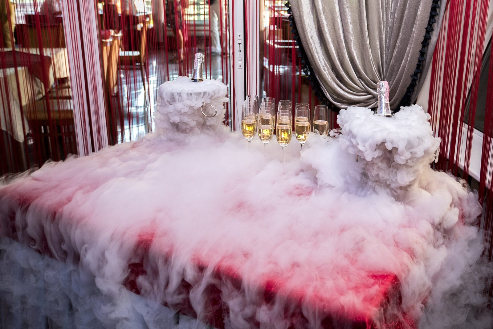 Sausu ledu kuriamas rūkas