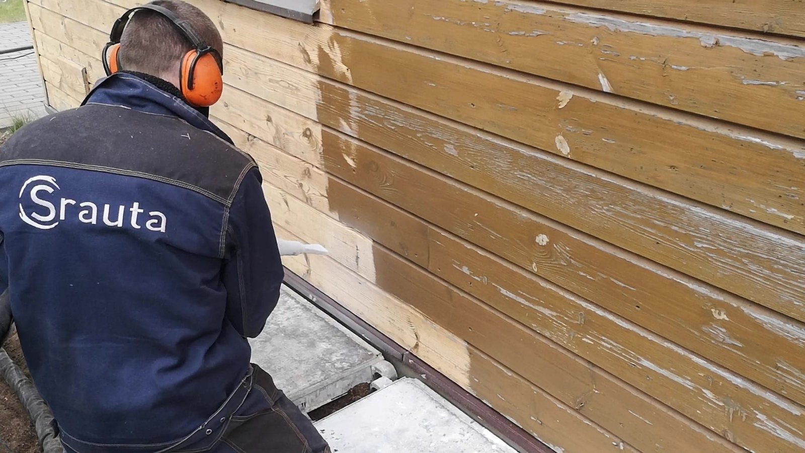 Medienos valymas sausu ledu